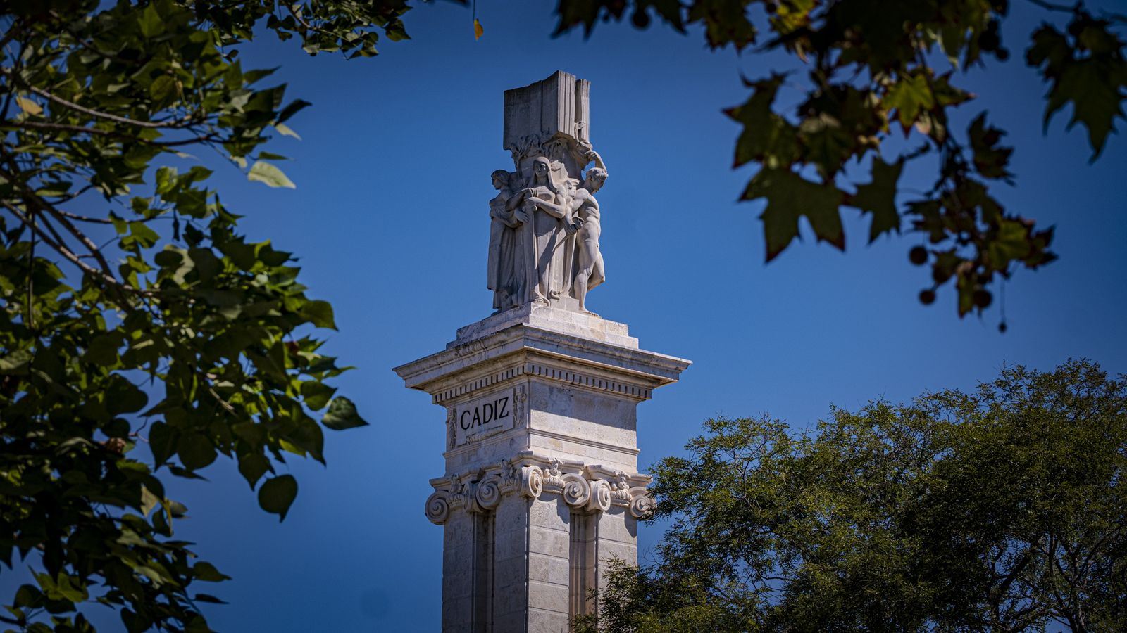 Monumento a la Constitución de 1812 en la Plaza de España.