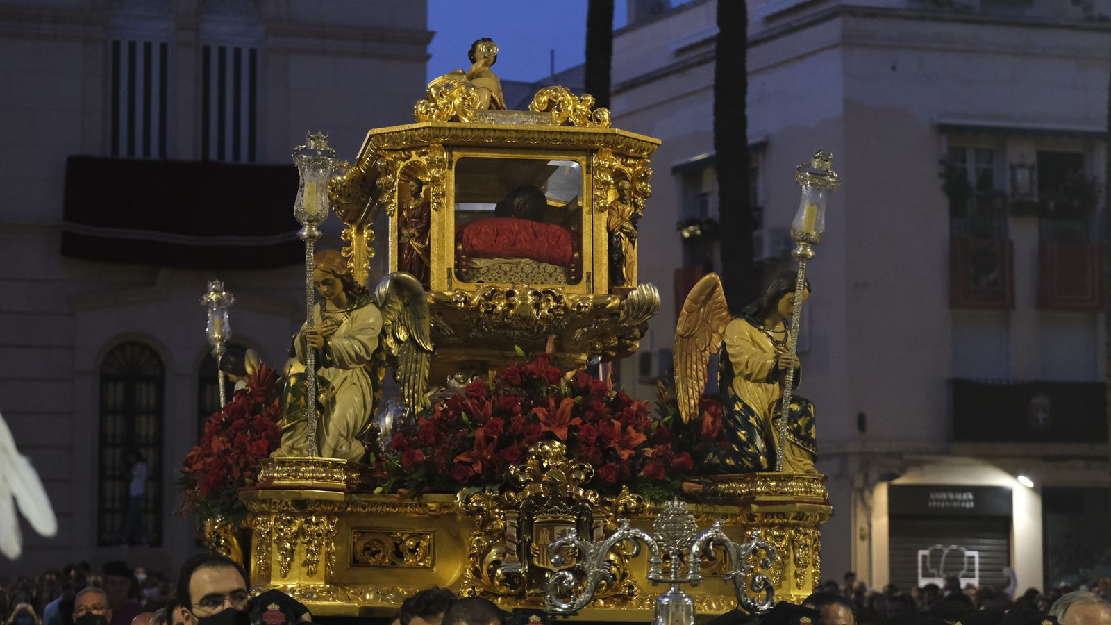 Procesión del Santo Entierro en Almería, en imágenes.