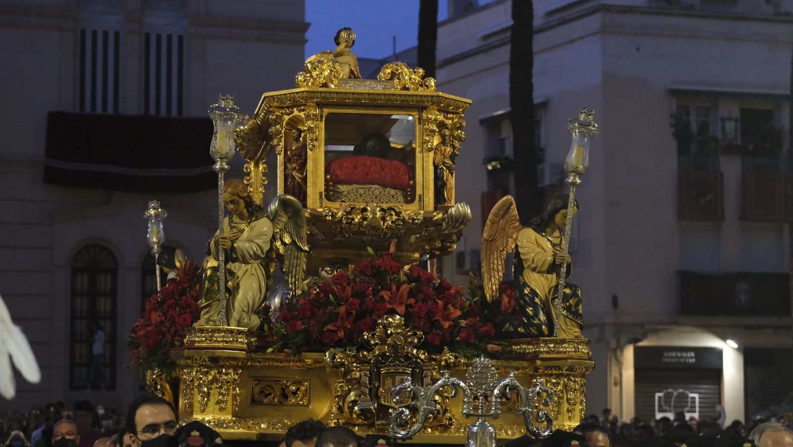 Procesión del Santo Entierro en Almería, en imágenes.