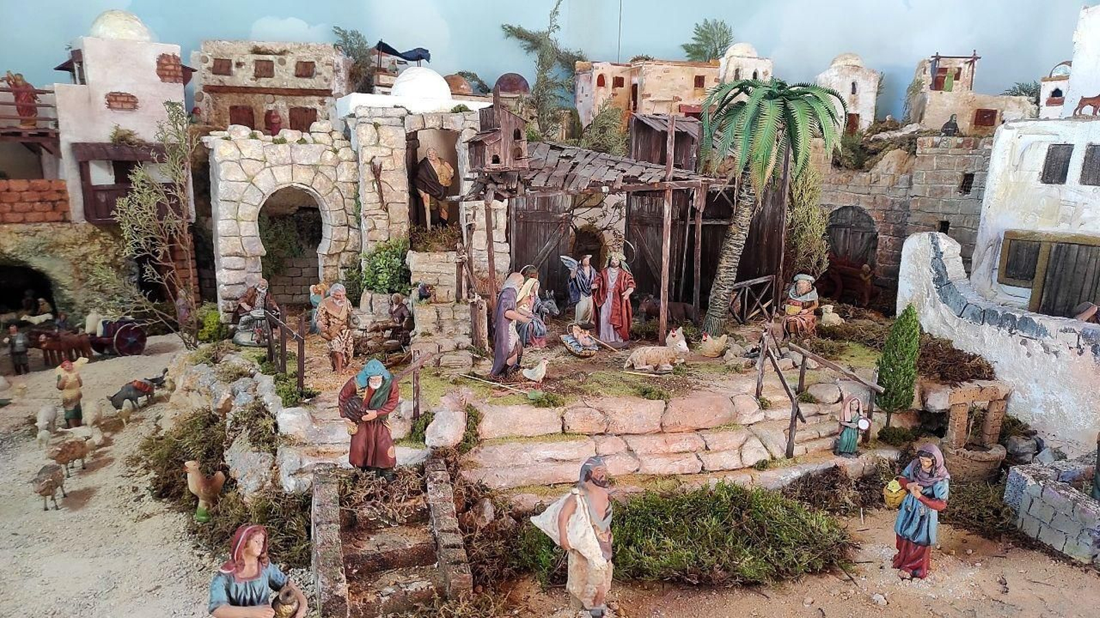 El belén del Palacio Provincial de Jaén tiene juego de luces que emulan el amanecer y el anochecer.