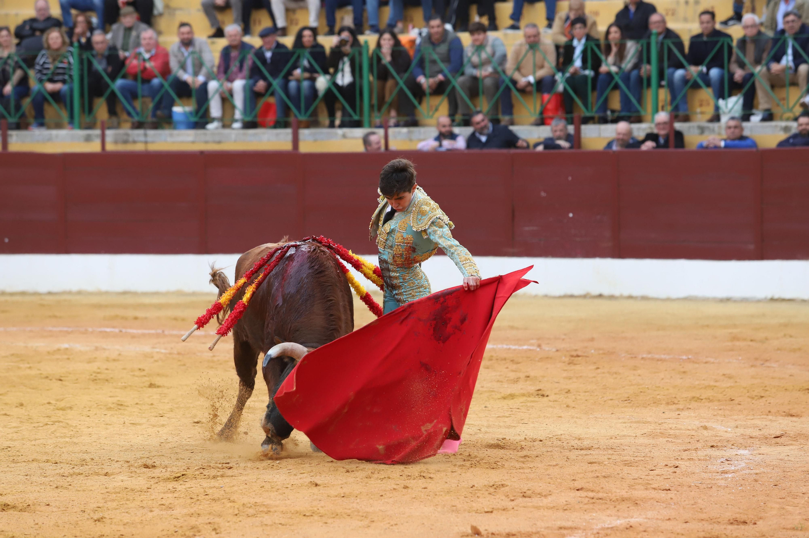 Imágenes de la novillada previa a la Semana Santa en la plaza de toros de La Línea