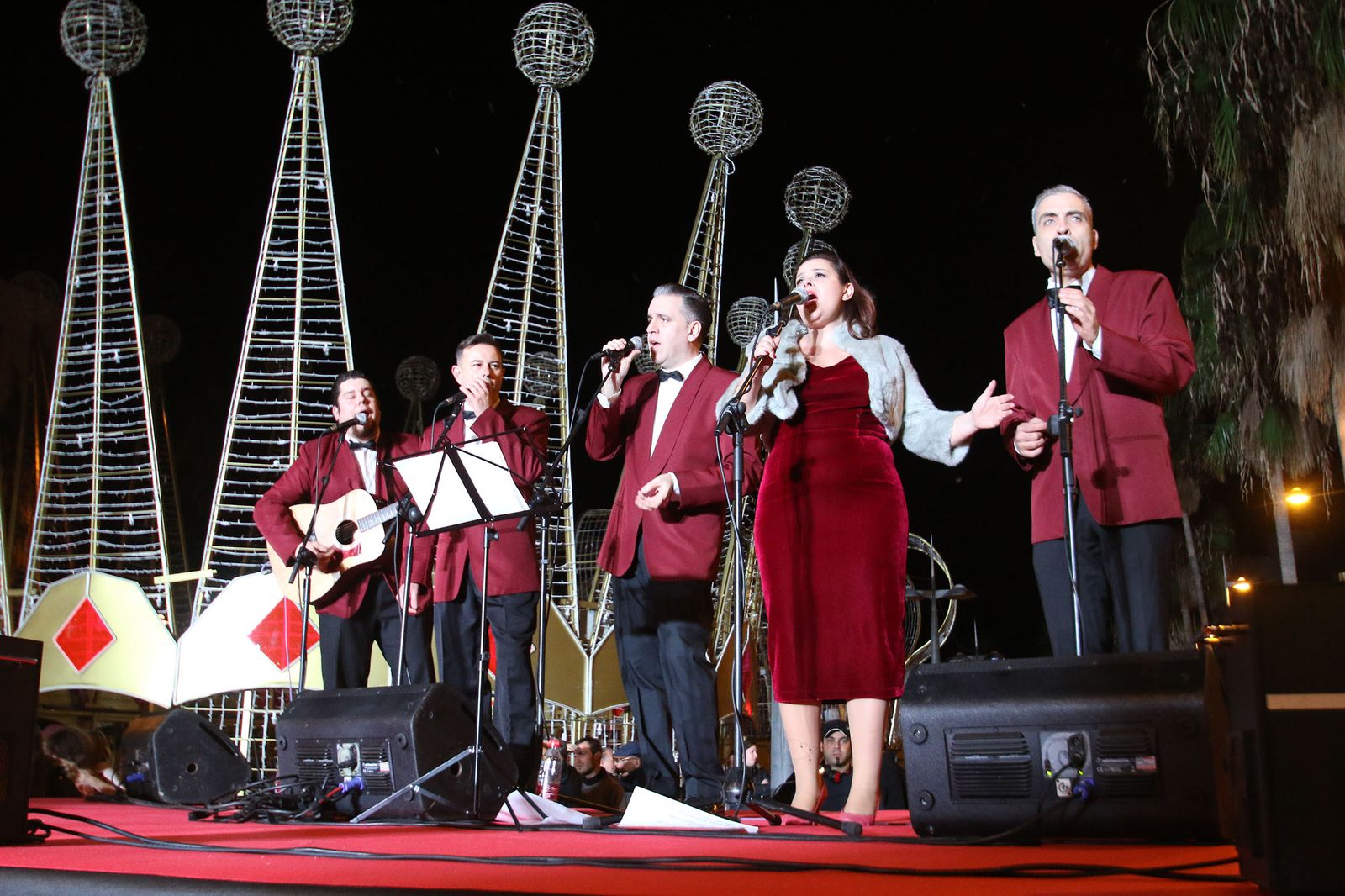 Las imágenes del encendido de las coronas de los Reyes Magos
