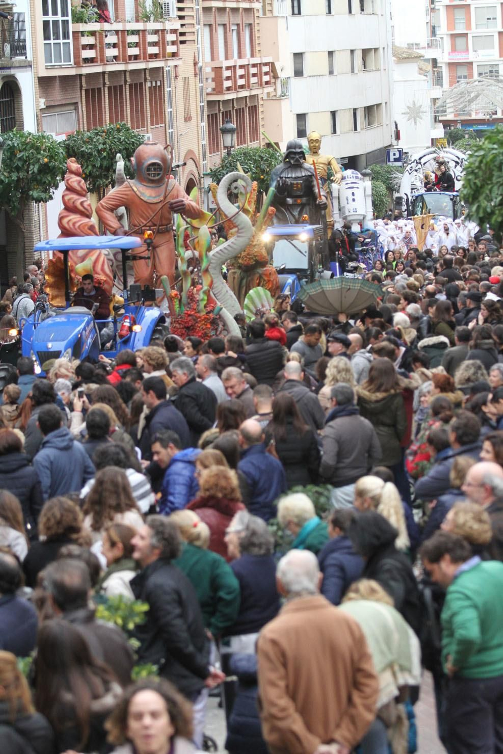 Cabalgata de los Reyes Magos 2018: Melchor, Gaspar y Baltazar adelantan su salida para llenar de ilusión las calles de Huelva