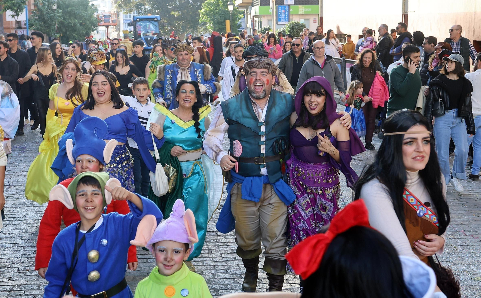 Imágenes de la cabalgata del Carnaval Colombino 2024