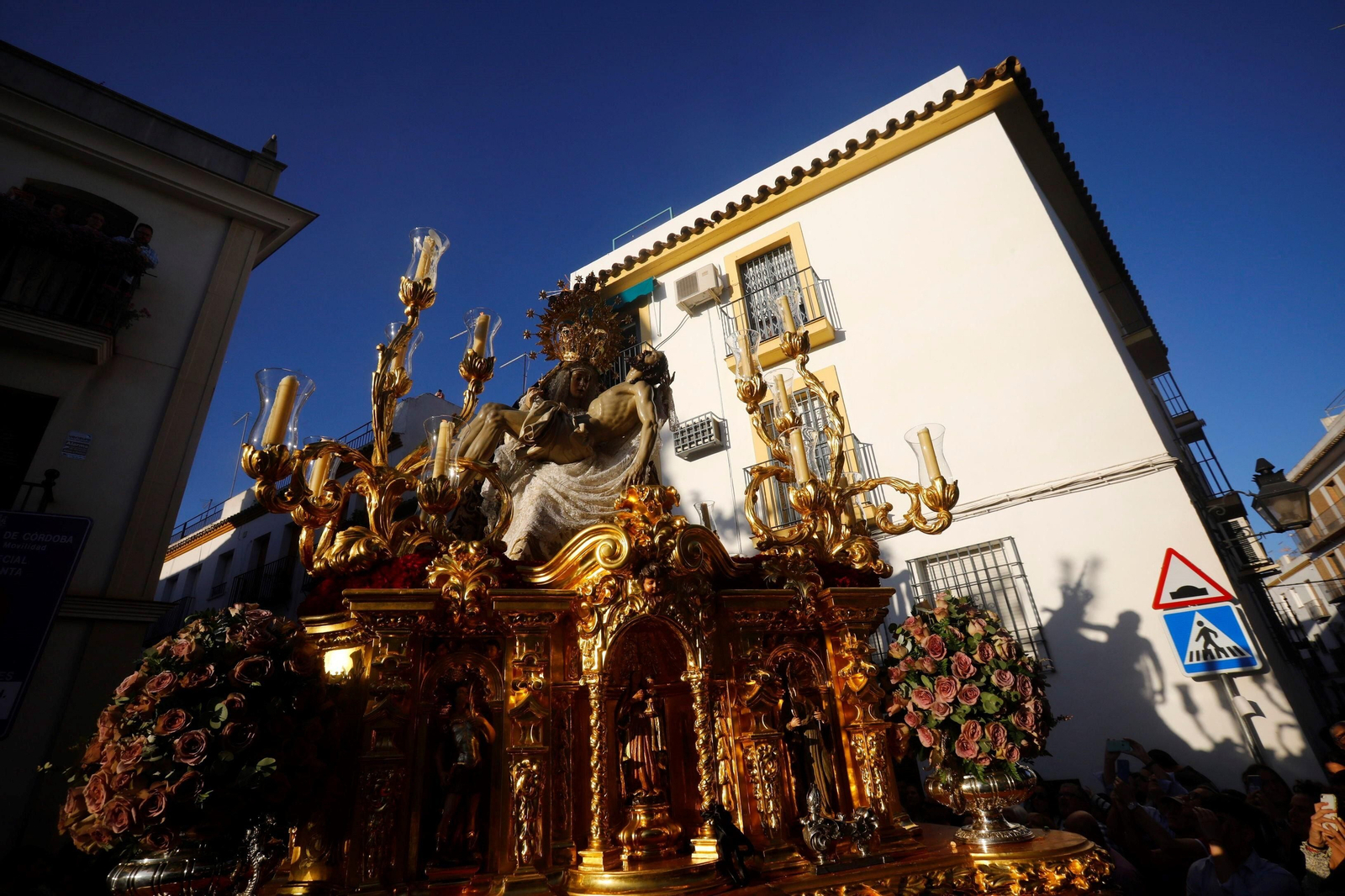 Jueves Santo en Córdoba: la procesión de Las Angustias, en imágenes