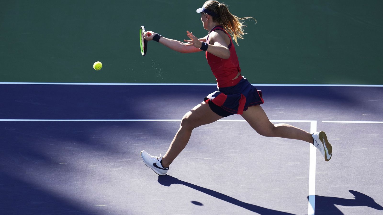 Badosa devuelve un golpe.