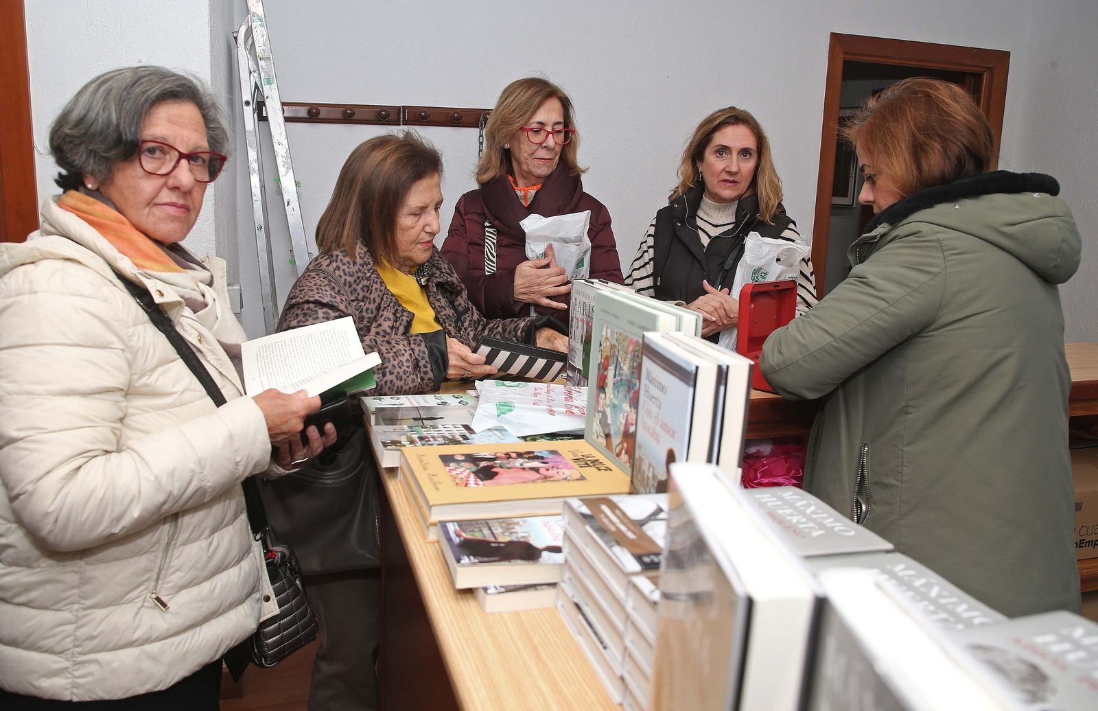 Fotos de Máximo Huertas  en los encuentros literarios del Aula de Literatura José Cadalso de San Roque.
