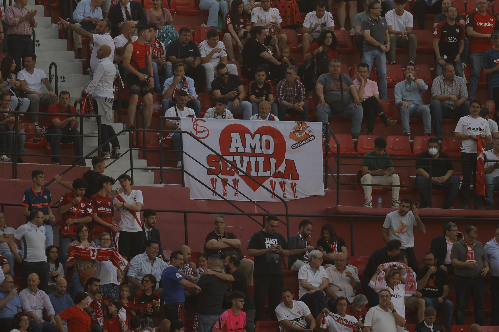 Búscate en las fotos del Sevilla -Villarreal