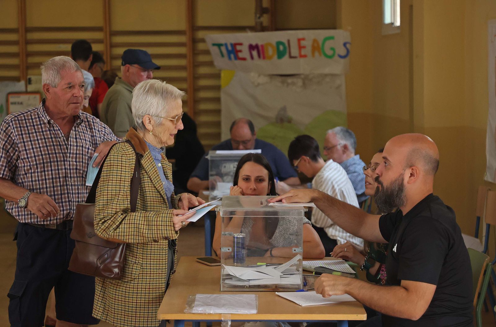 Imágenes de la jornada electoral para el Parlamento Europeo en Algeciras