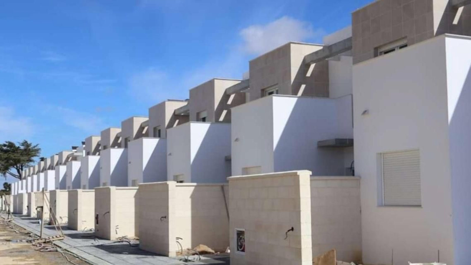 José María Román en las obras de las 32 viviendas del Residencial La Hijuela, en Carboneros José María Román en las obras de las 32 viviendas del Residencial La Hijuela, en Carboneros