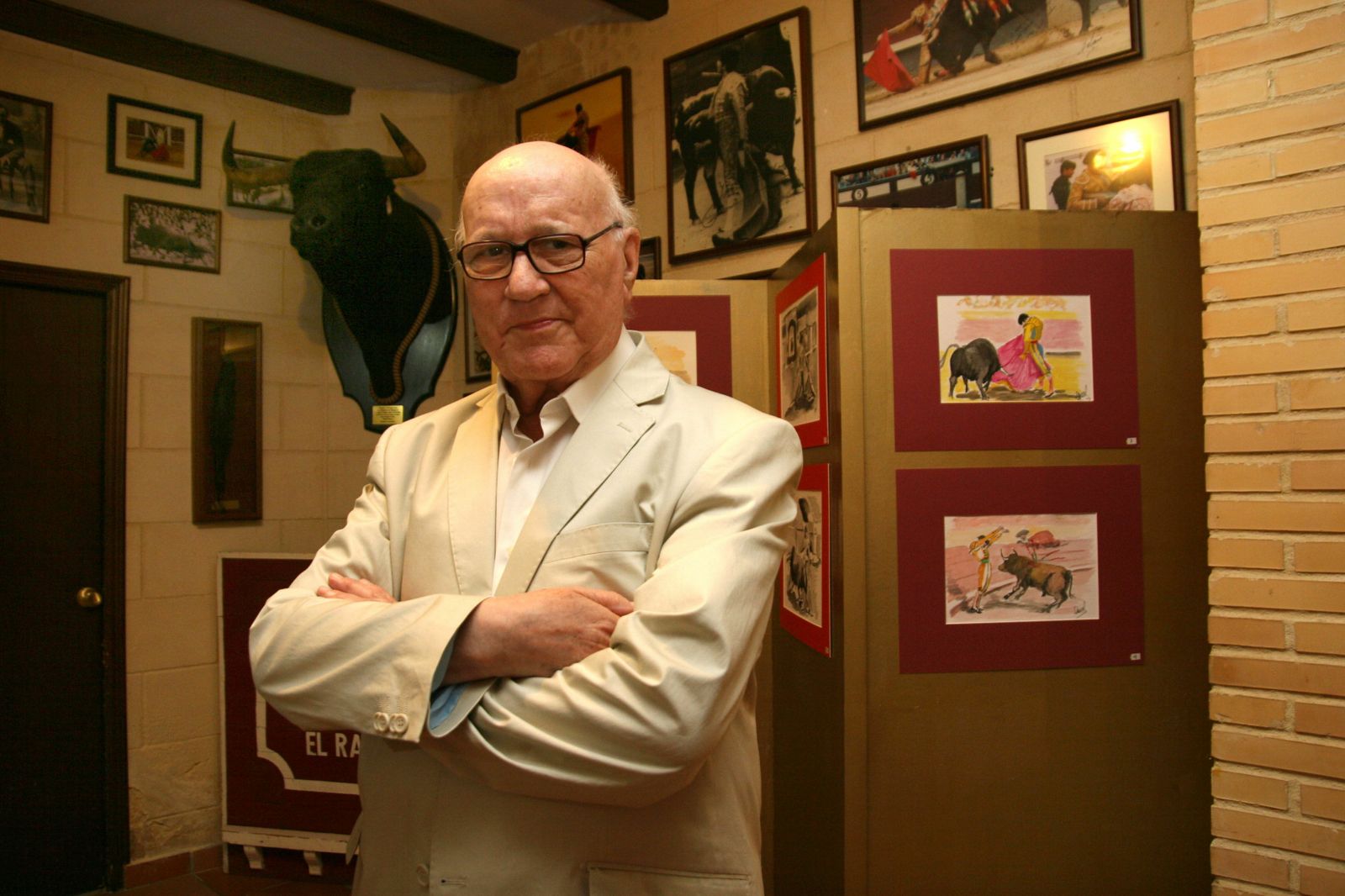 Enrique Alcina del Cuvillo, en una de sus exposiciones en 2011.