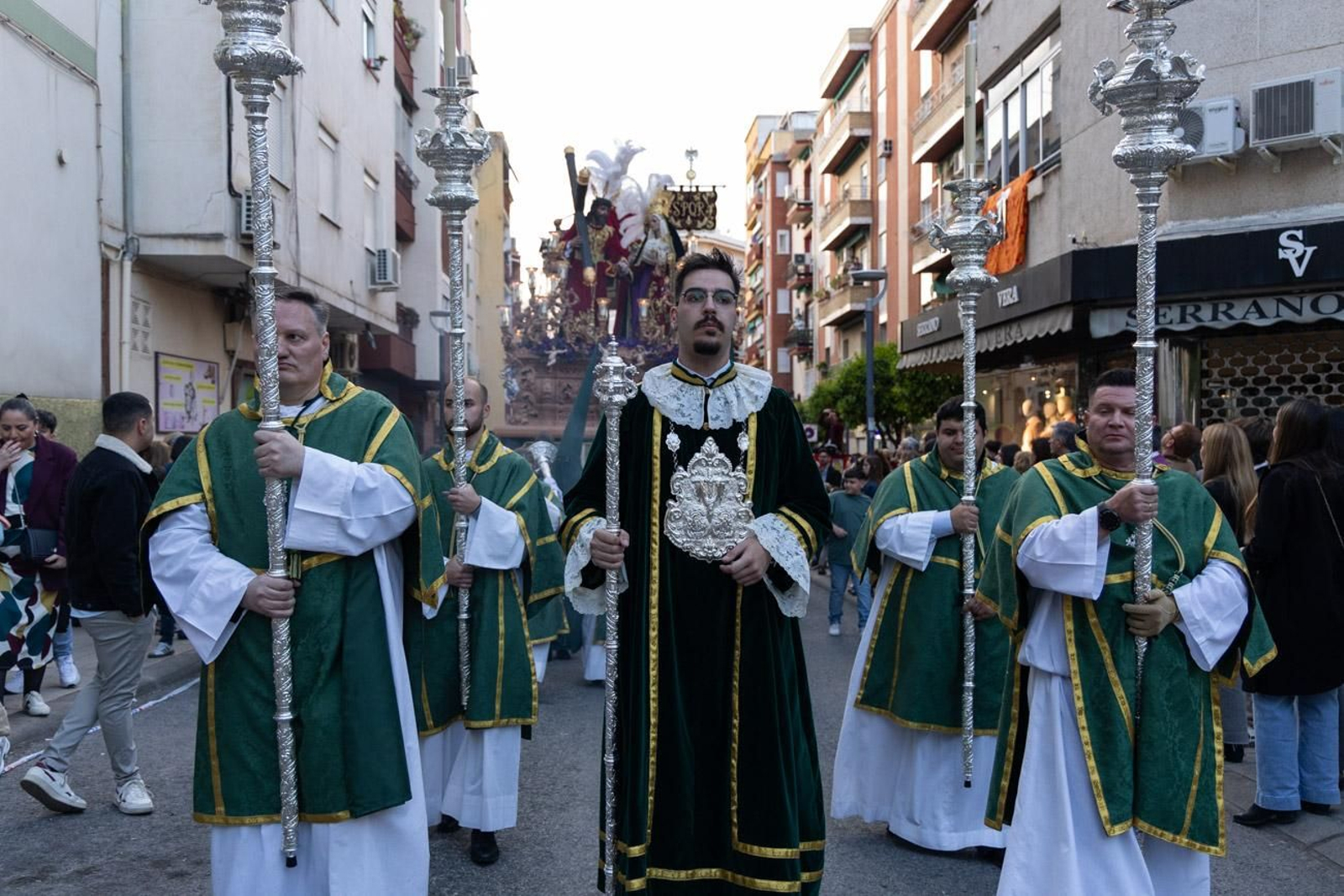 Las cofradías de la Vera Cruz, Expiración y Gran Poder lucen sus cortejos en la calle