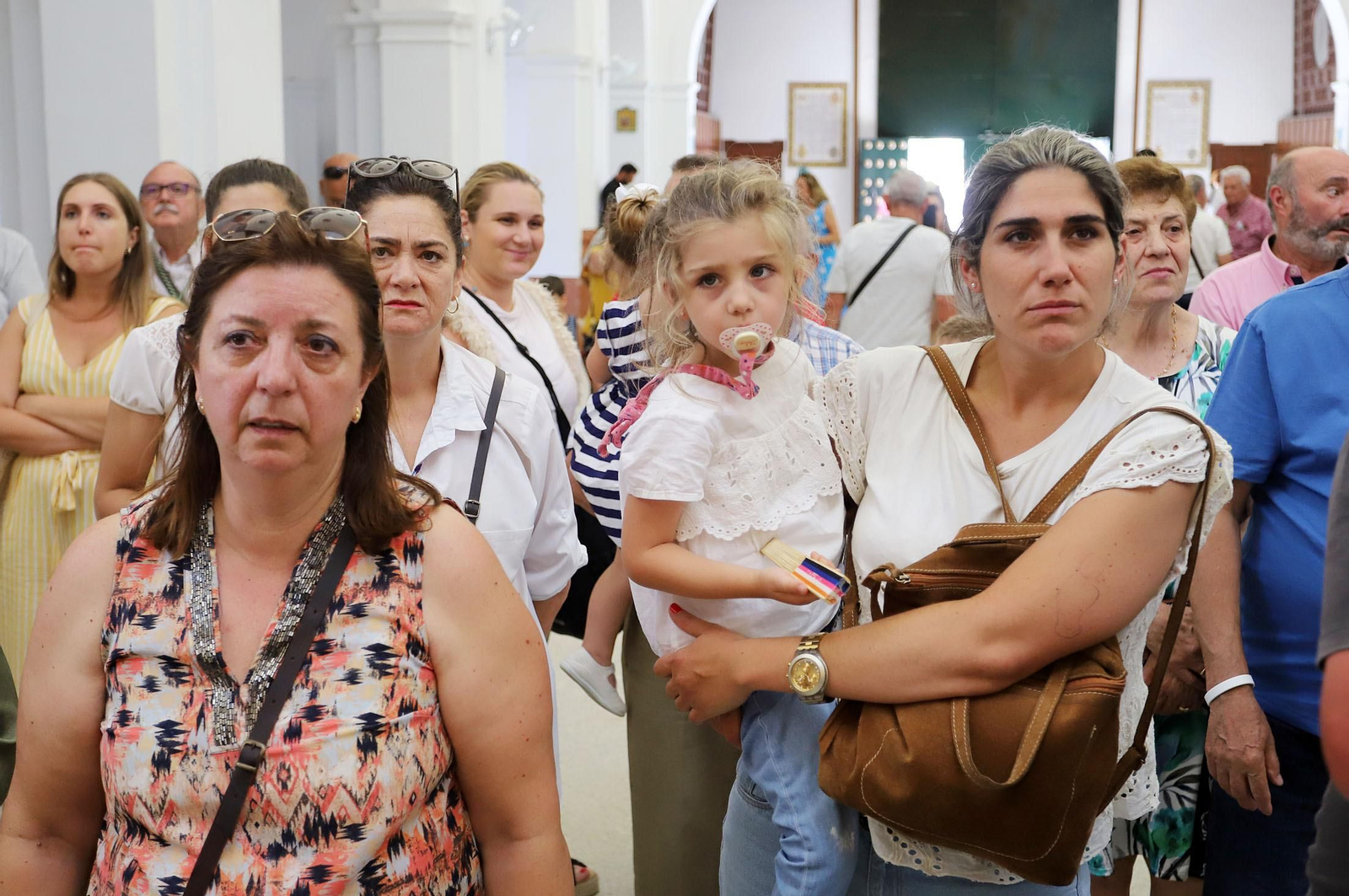 Ambiente en la aldea del Rocío previo a la llegada de las Hermandades, en imágenes