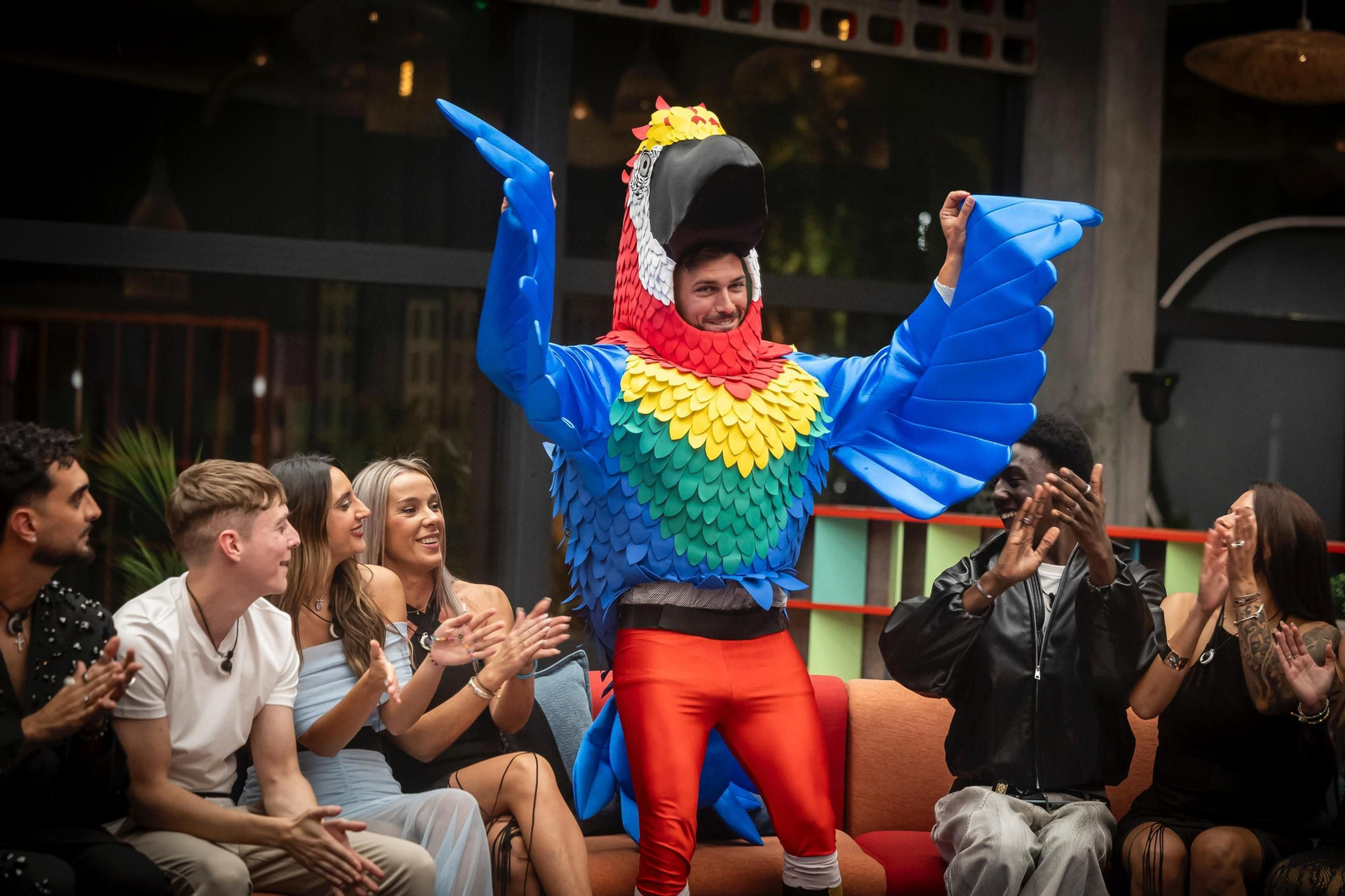 El canario Jonay, animando la casa tras entrar en 'Gran Hermano 20' El canario Jonay, animando la casa tras entrar en 'Gran Hermano 20'