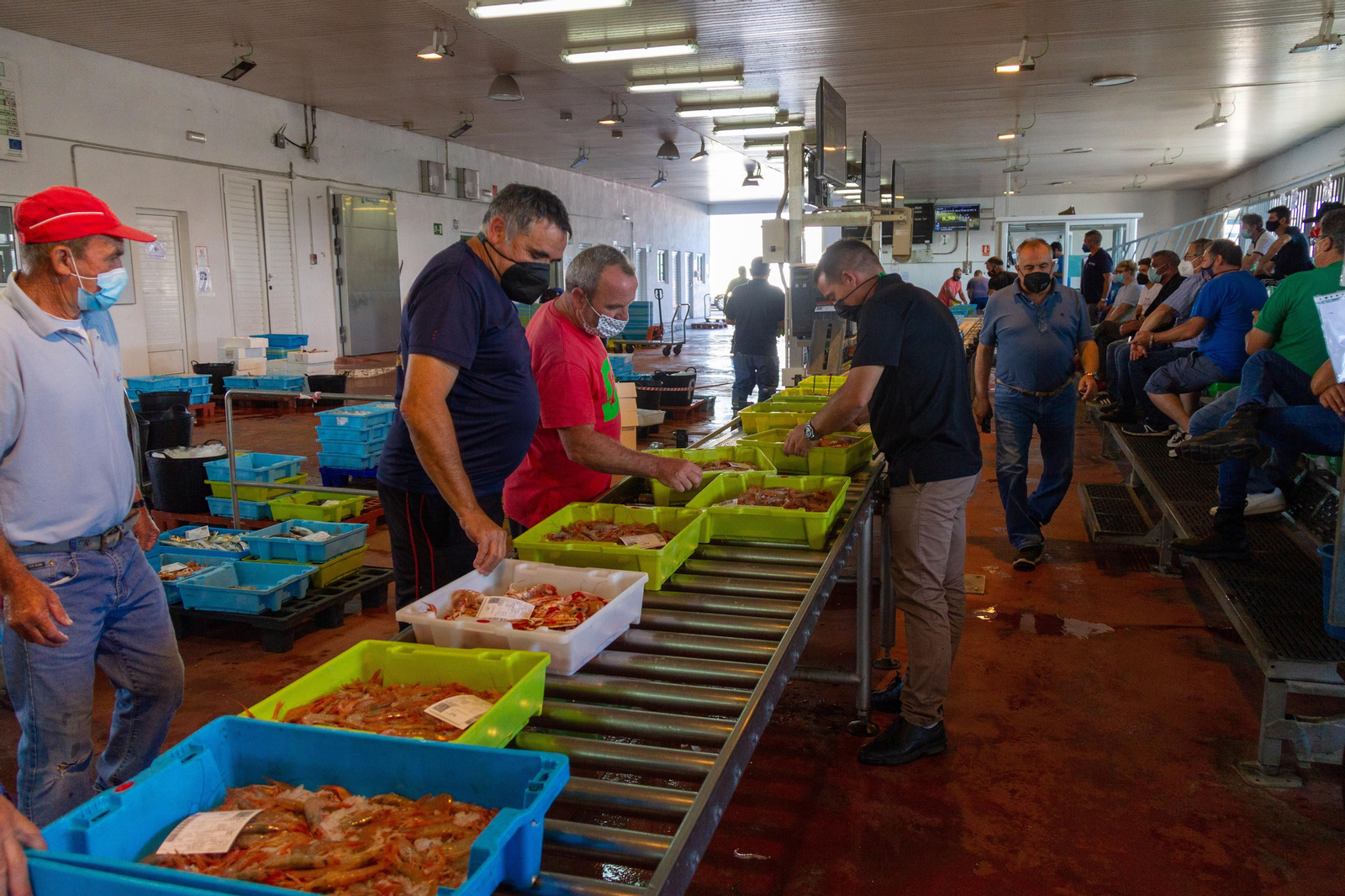 Pescadores  con el agua al cuello