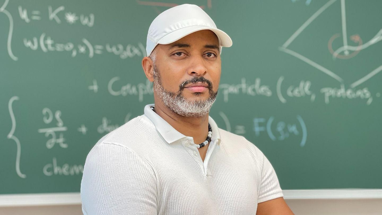 El investigador René Fábregas