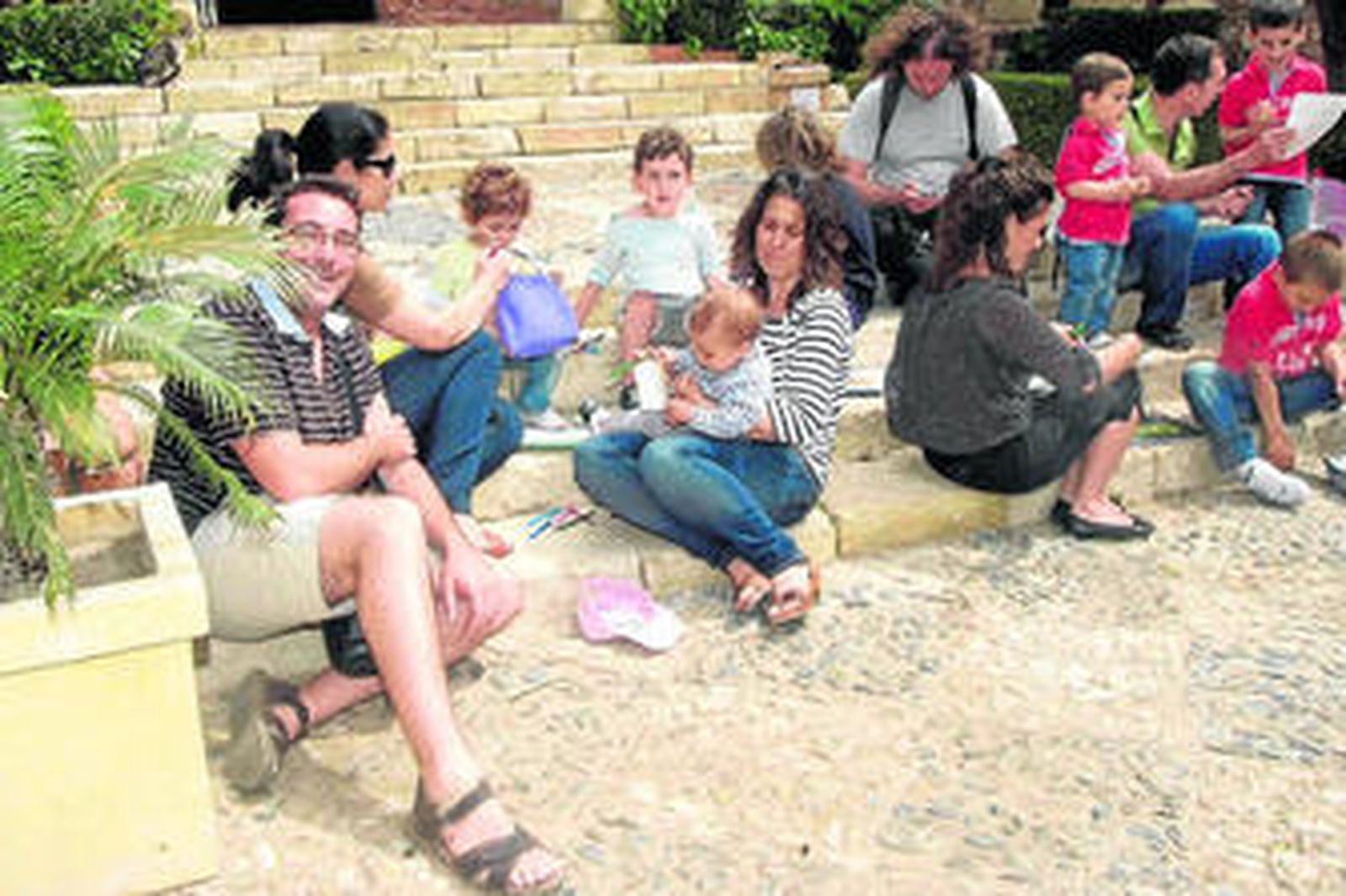 Daniel García con los hermanos Pablo y Kristina Mazuecos en el segundo recinto.