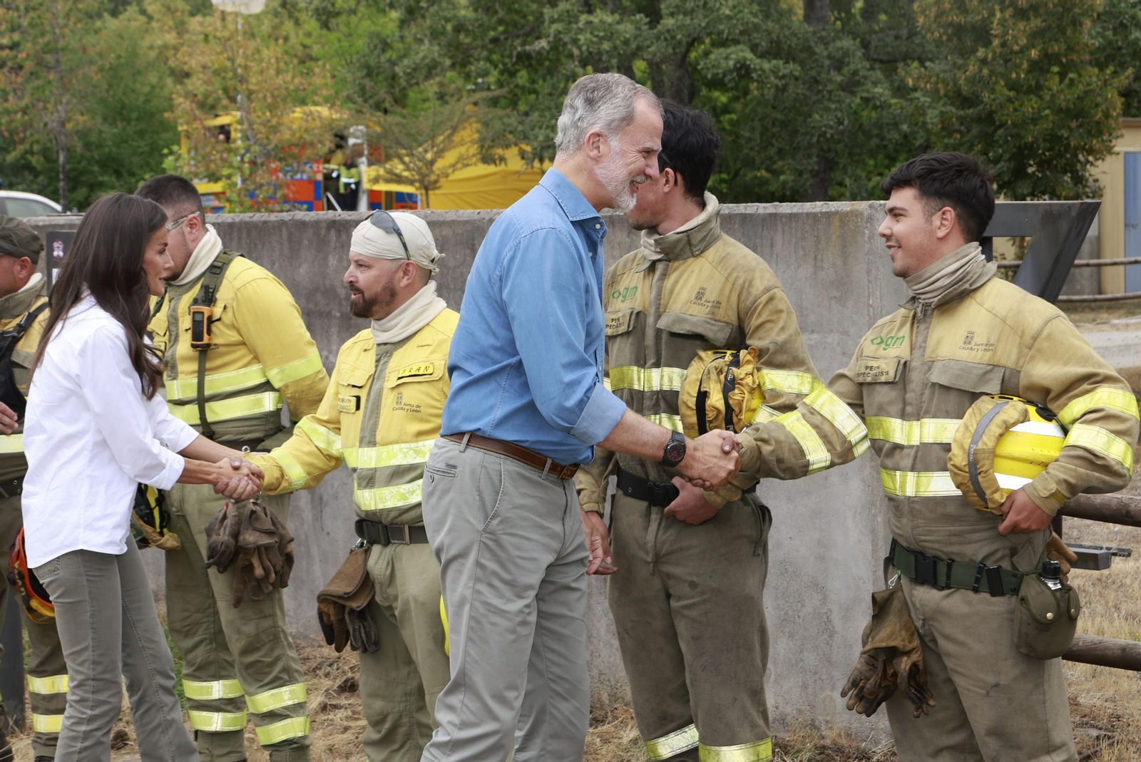 Las fotos de la visita de los Reyes a las zonas afectadas por los incendios en Sanabria y Las Médulas