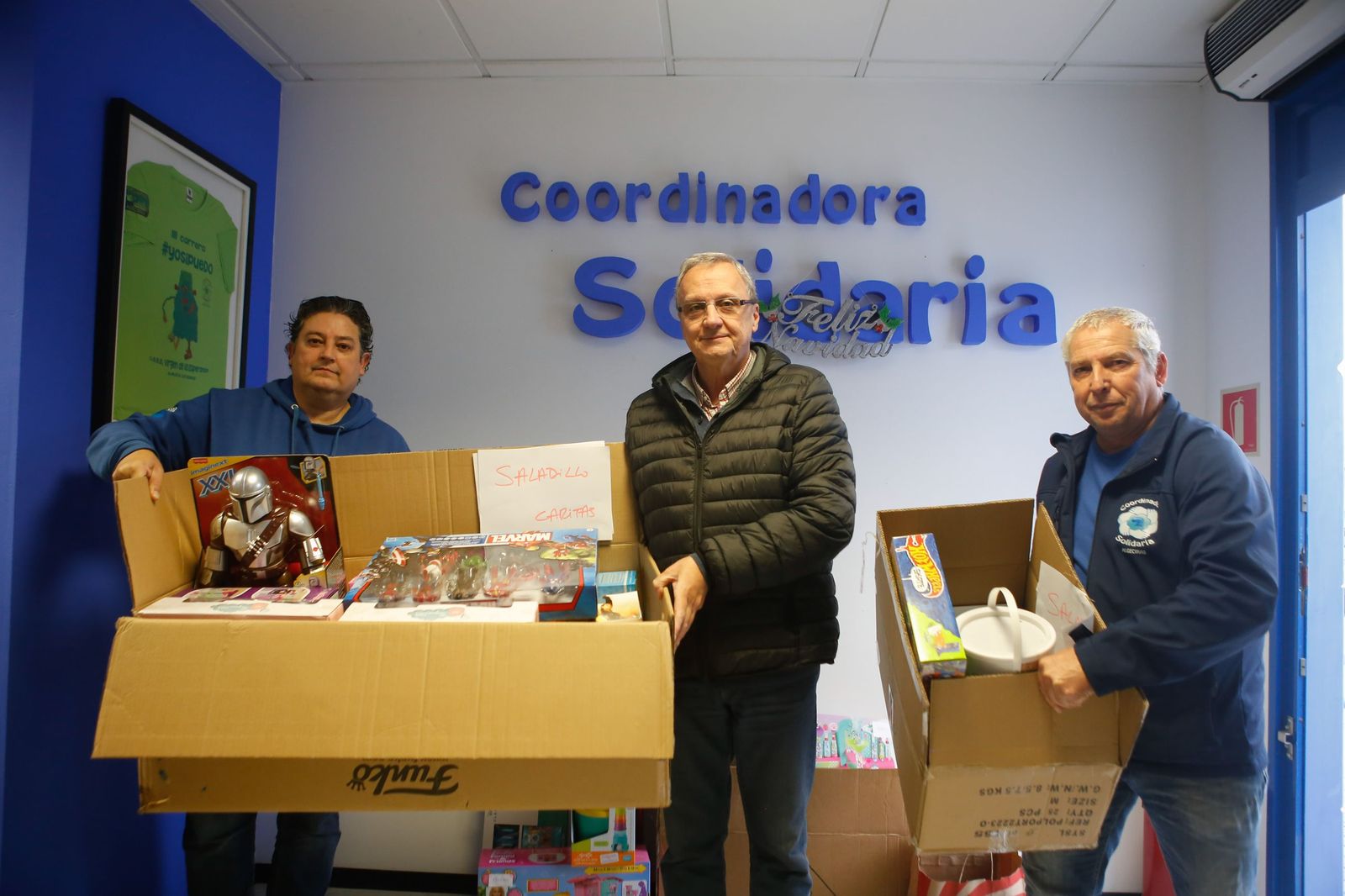 Fotos del reparto de juguetes de la Coordinadora Solidaria del Puerto de Algeciras