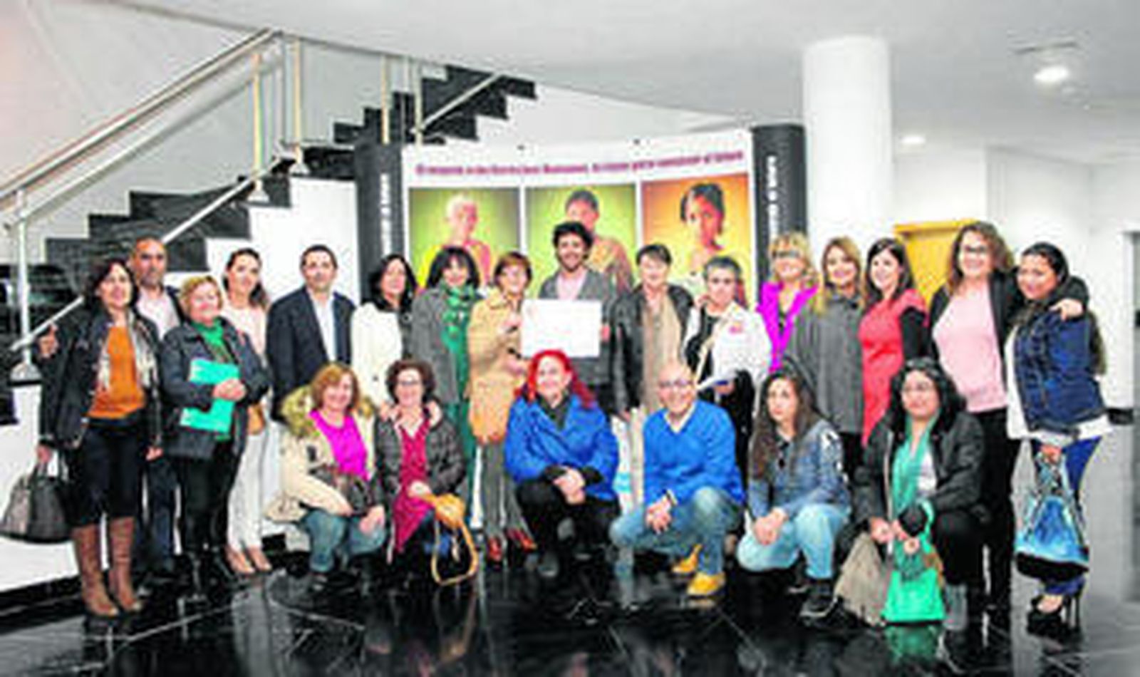 Las autoridades locales, miembros de la Fundación y representantes de las asociaciones de mujeres.