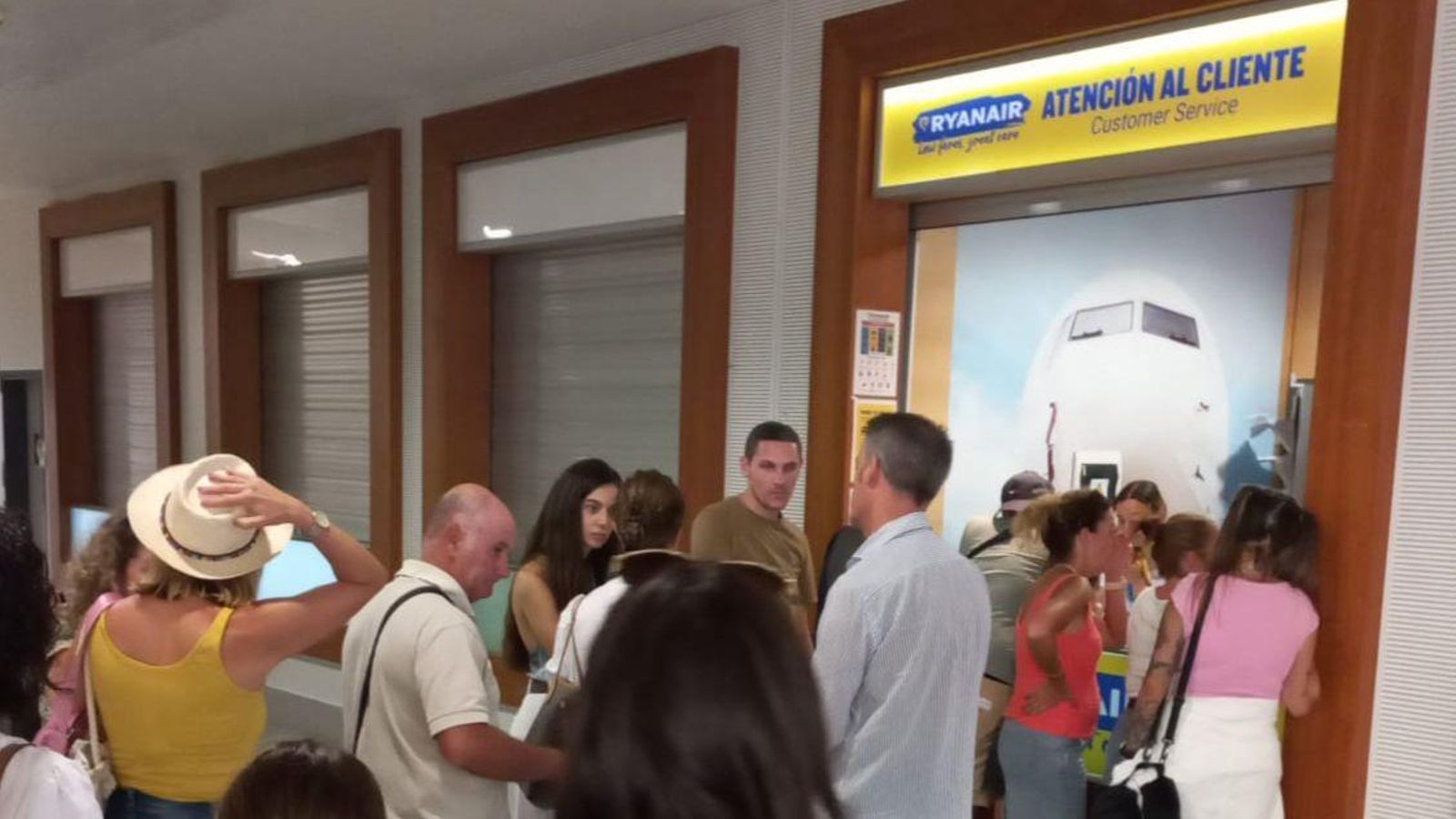Afectados en antención al cliente de Ryanair en el aeropuerto de Menorca Afectados en antención al cliente de Ryanair en el aeropuerto de Menorca