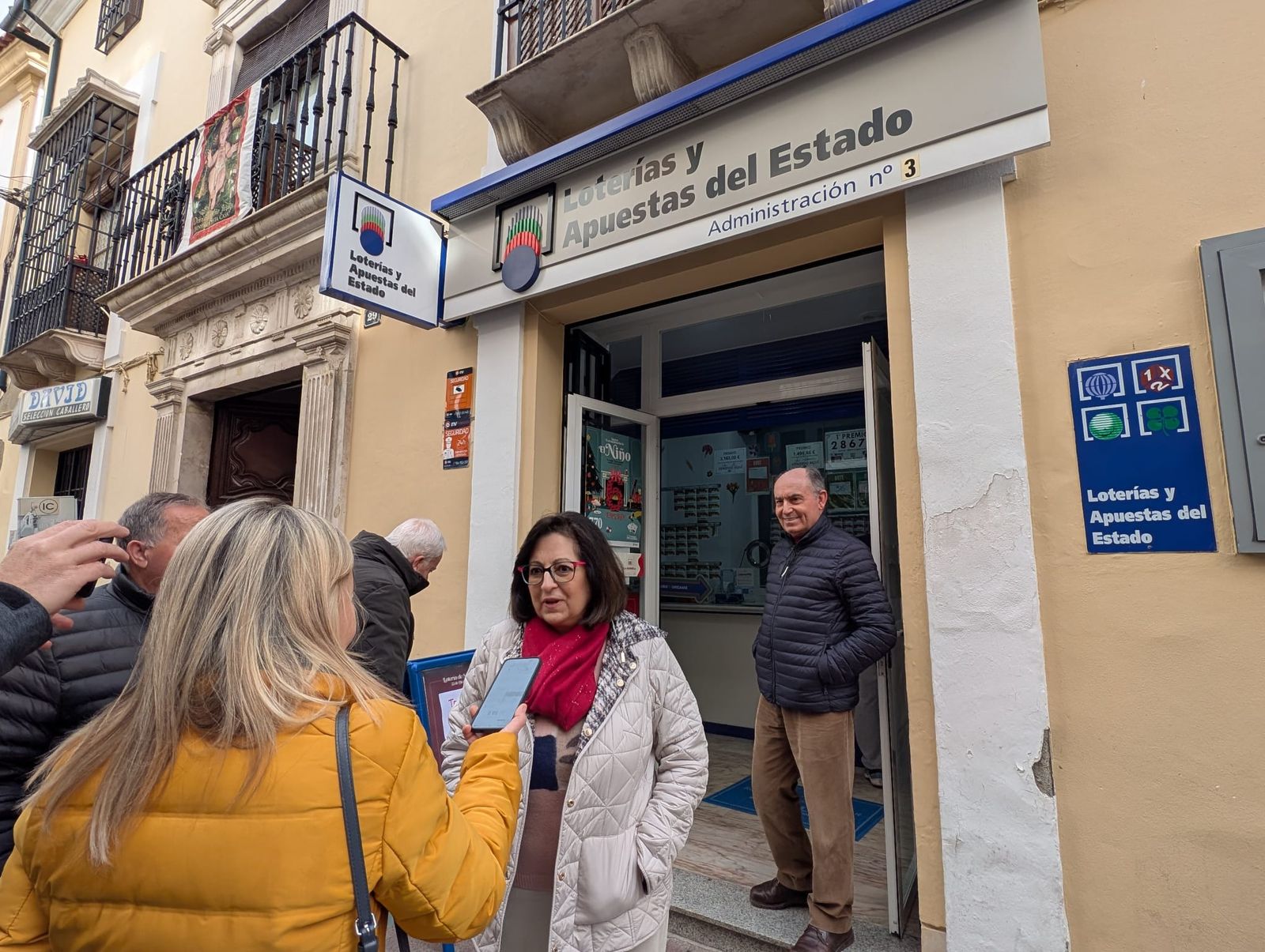 Celebración del tercer premio de la Lotería de Navidad en Montilla