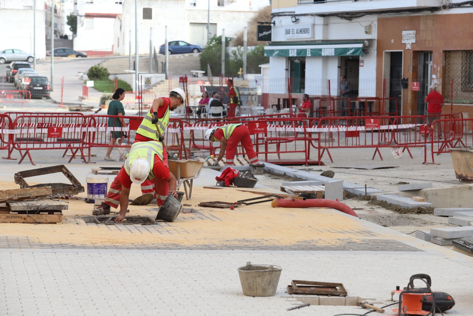 Las obras de peatonalización de la Plaza de Los Dolores, en imágenes