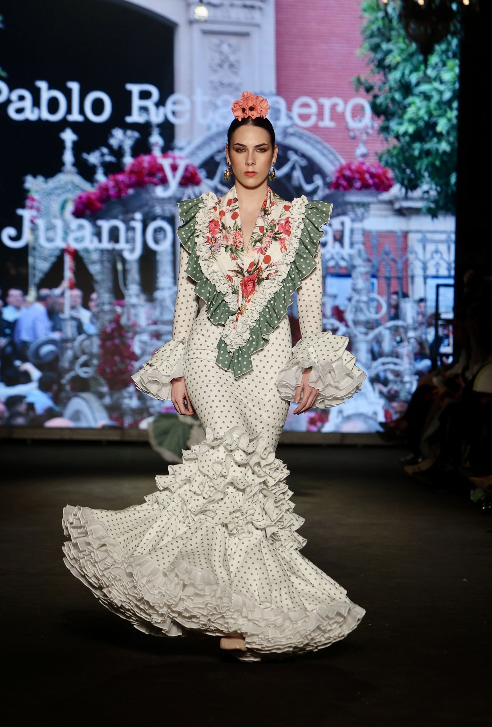 Desfile de la Hermandad del Rocío de Sevilla en We Love Flamenca 2024, todas las fotos