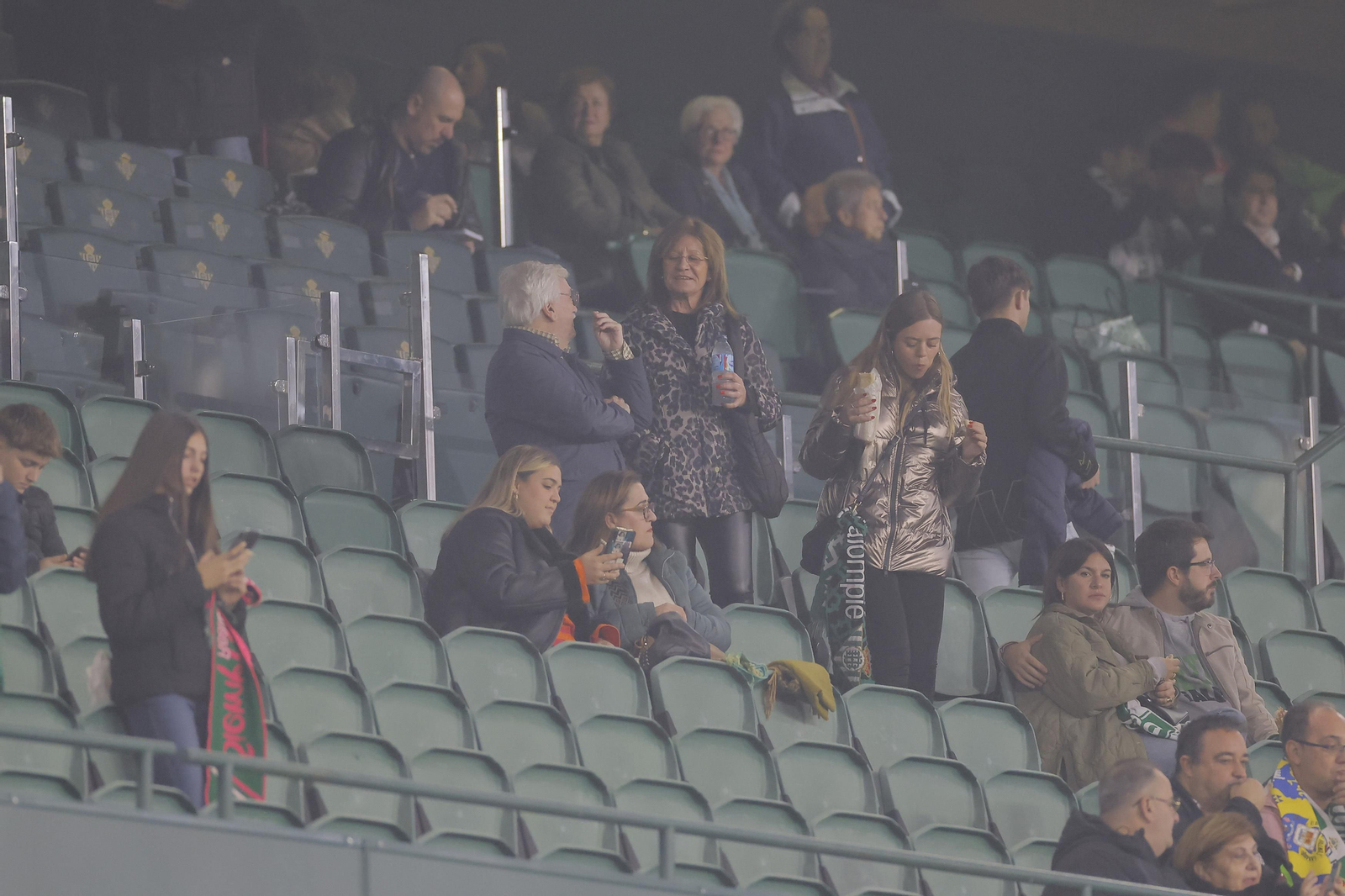 Búscate en las fotos del Betis-Las Palmas