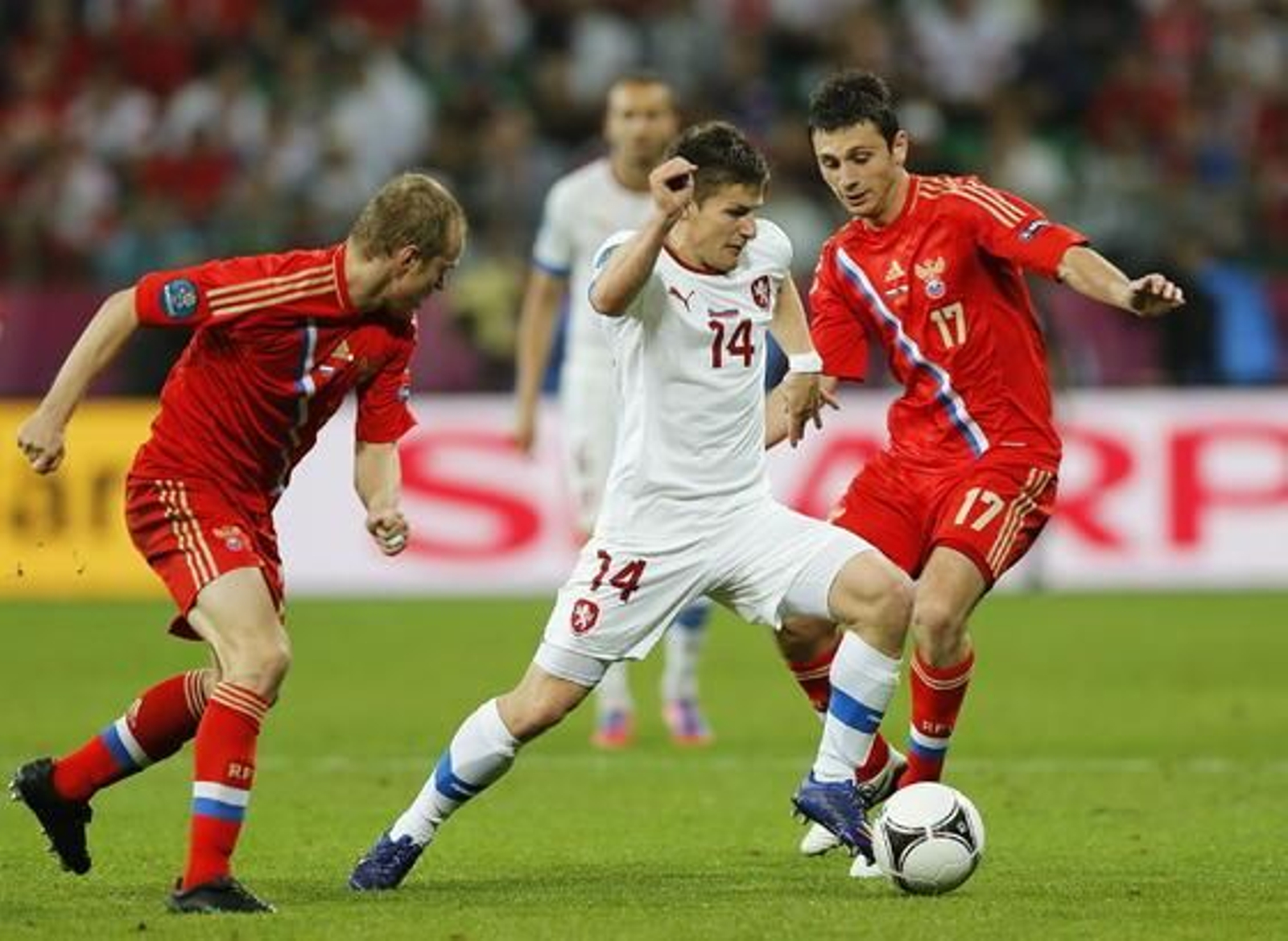 Rusia golea a la República Checa por 4-1 y se convierte en líder sólido del Grupo A.

Foto: EFE