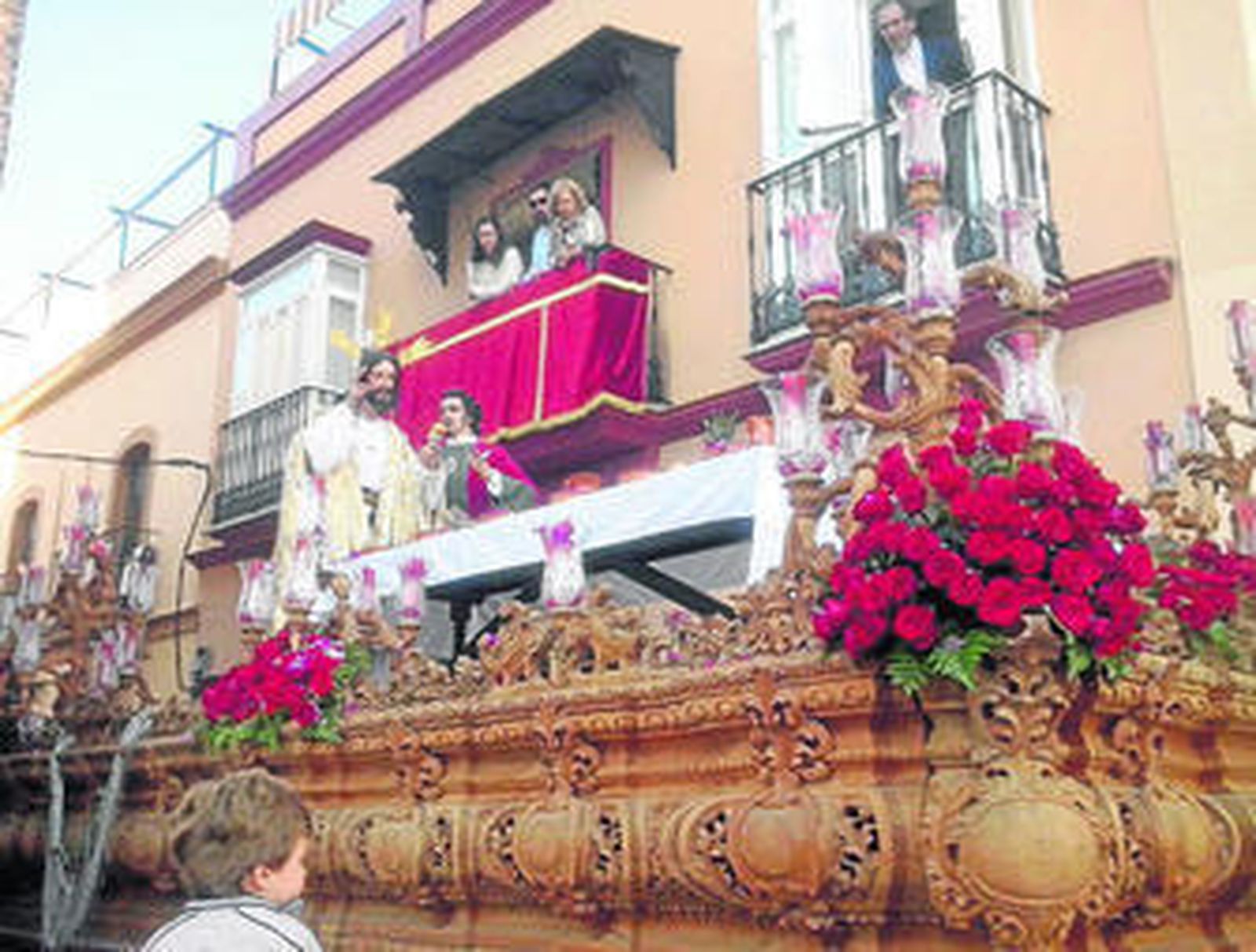 El nuevo paso de la Hermandad de la Sagrada Cena de Nuestro Señor Jesucristo, durante la procesión de ayer.