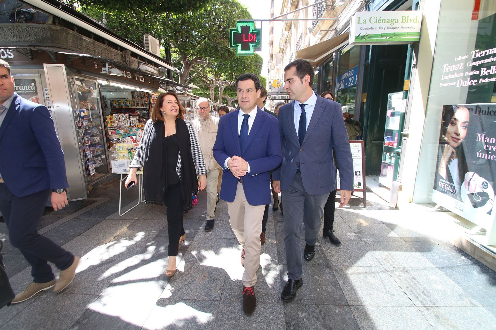 Las imágenes de la visita de Juanma Moreno a Almería