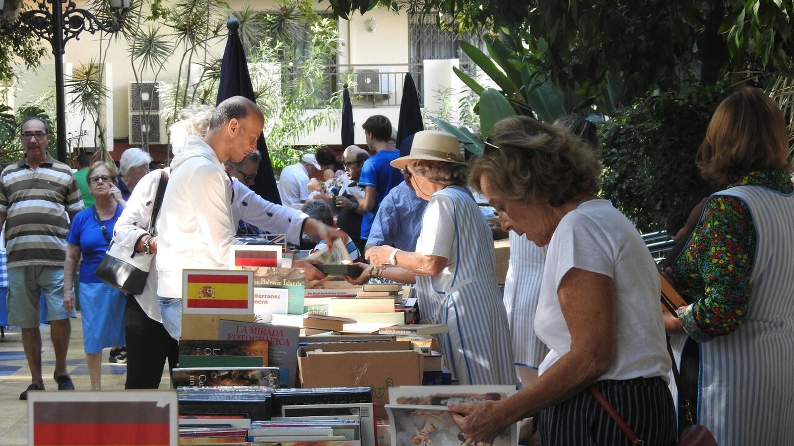 Mercadillo benéfico en Marbella.