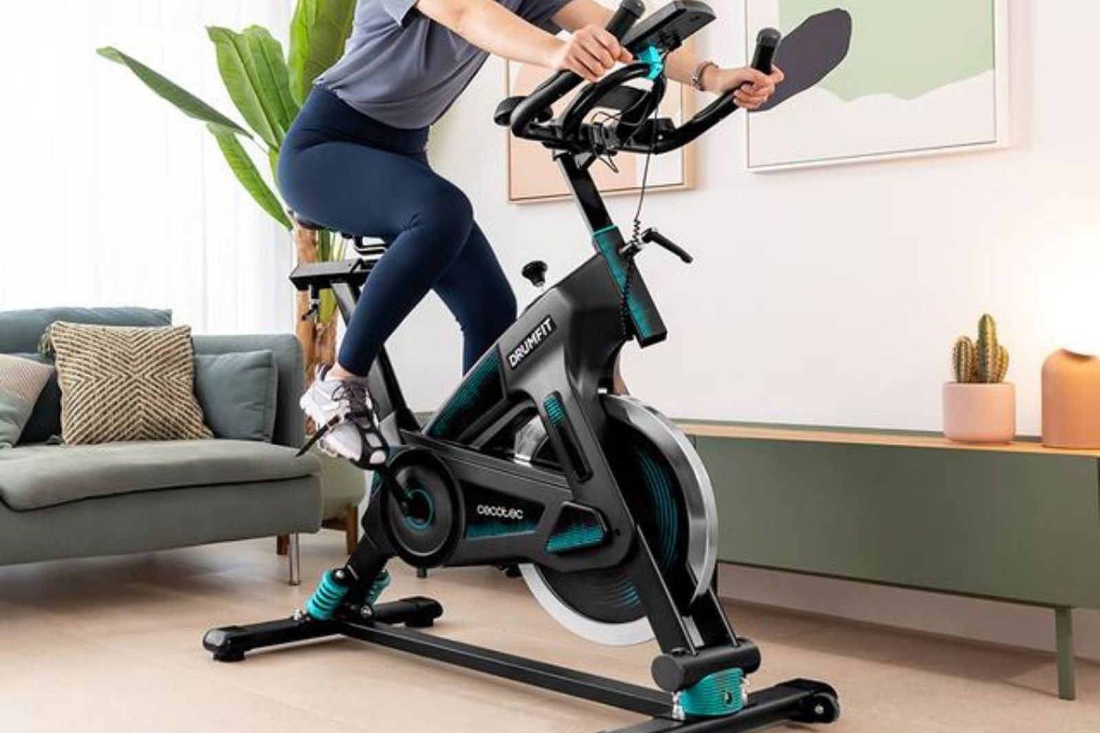 ¡Chollazo en MediaMarkt!: La bicicleta estática más viral de Cecotec ahora tiene un descuentazo de más de 170€