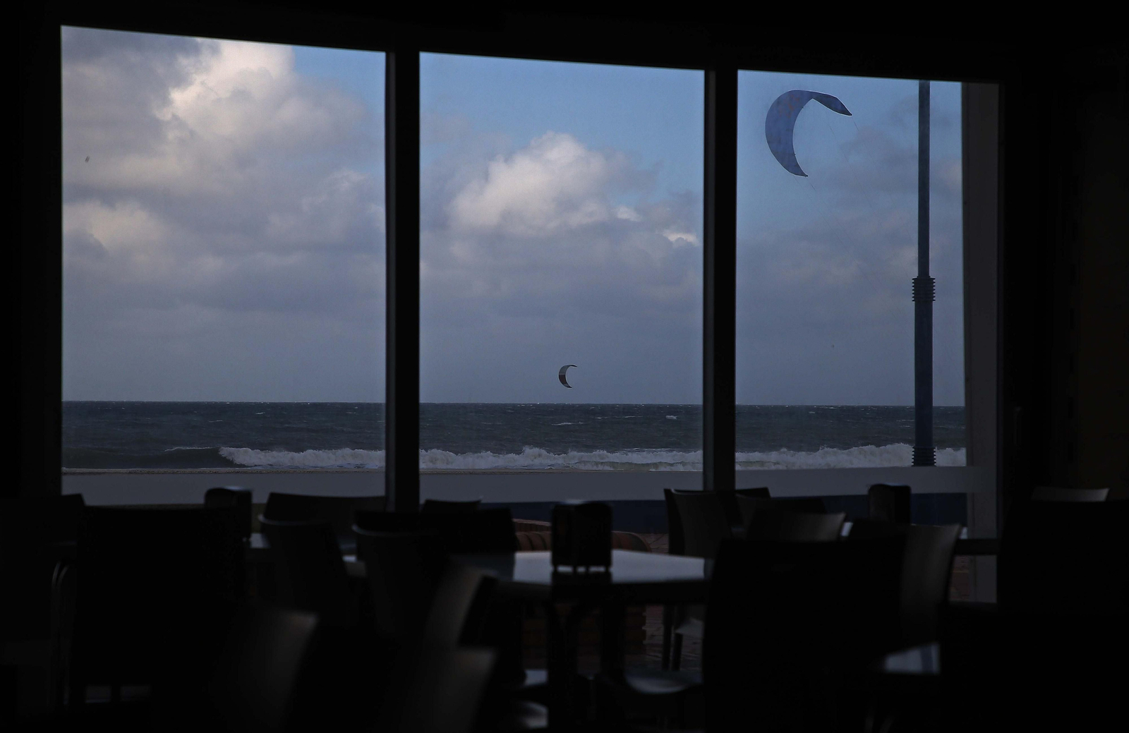 Fotos del nuevo Café Pirata en el paseo de la playa de  Getares