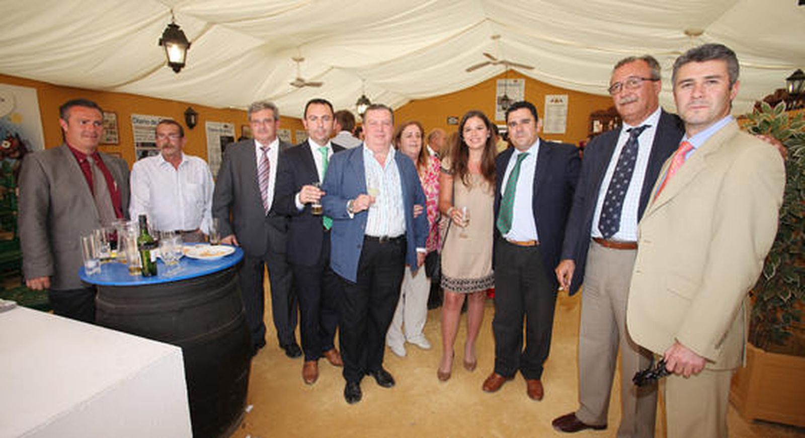 Rafael Sampedro; Mario Galvín; Antonio Corrales; Juan Carlos Morón; José Luis Sánchez; Inmaculada Guiral; Marisa López; Carlos González; José Luis Erdozain y Pablo Rodríguez, de Catalana Occidente, en la caseta del Diario.

Foto: Vanesa Lobo