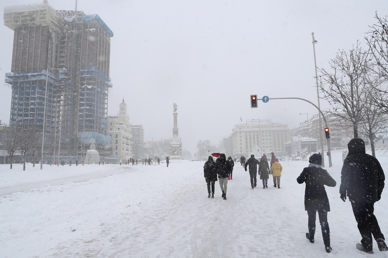 El segundo día del temporal 'Filomena' en imágenes: más nieve y caos