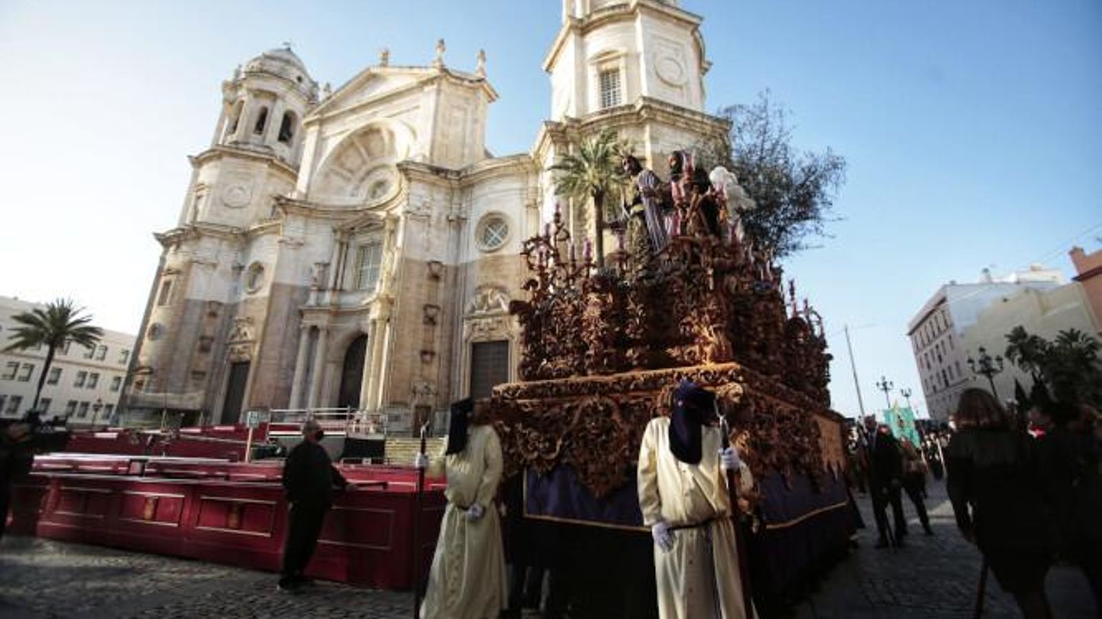 Prendimiento, también de regreso a su templo el Sábado Santo en Cádiz. Prendimiento, también de regreso a su templo el Sábado Santo en Cádiz.