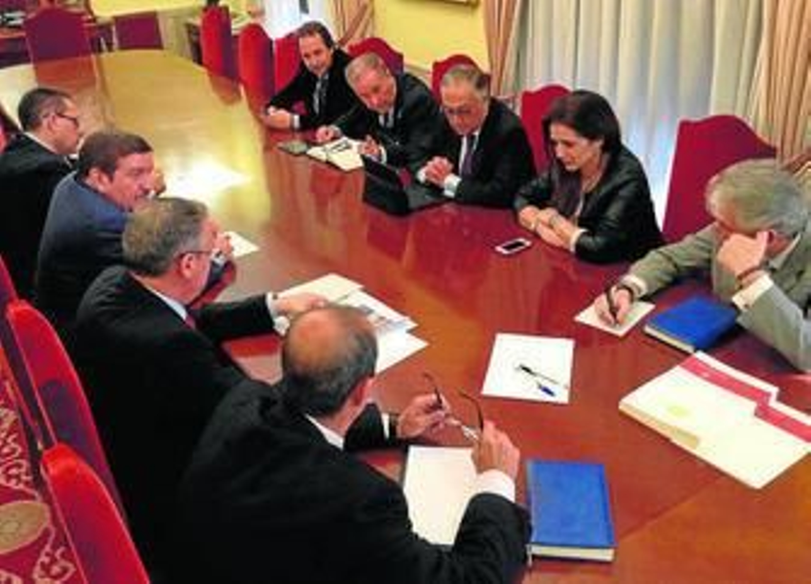 Un momento de la reunión celebrada ayer.