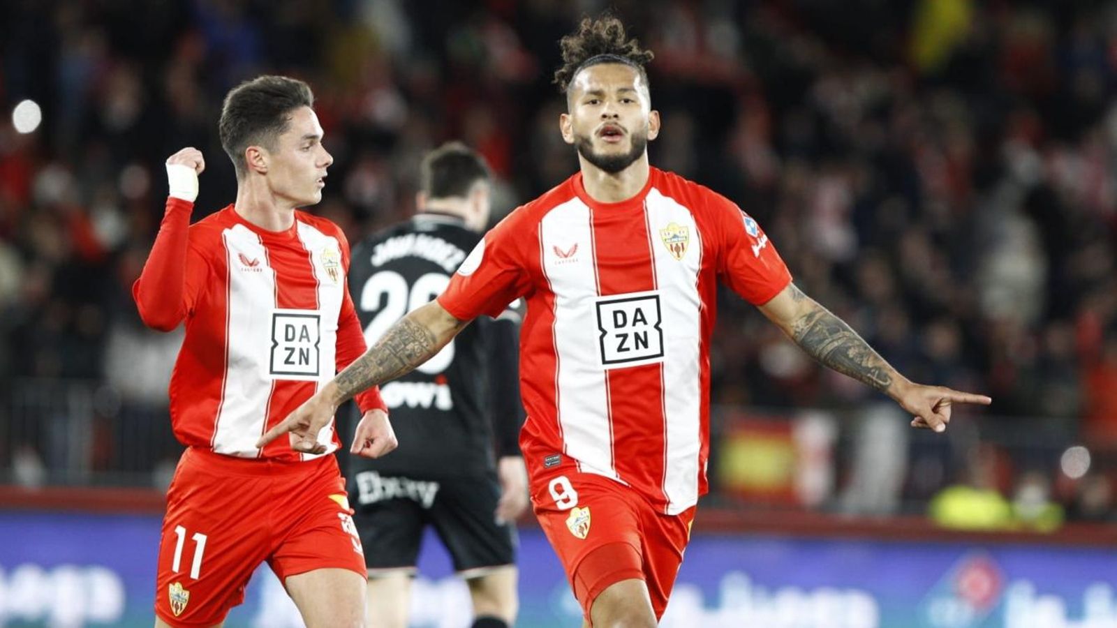 Suárez celebra el primer tanto de los rojiblancos.