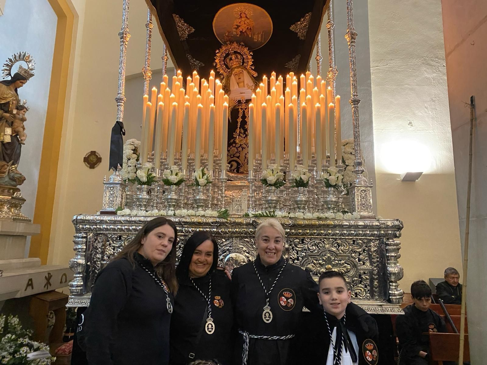 En imágenes: el Santo Sepulcro procesiona su luto por las calles de Jaén capital