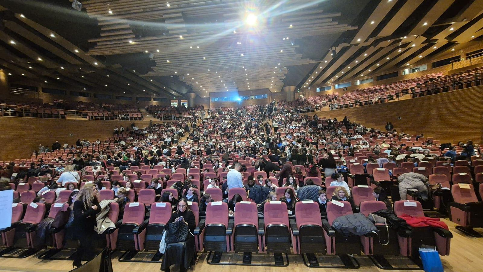 La celebración de la quinta edición del Certamen de Villancicos Infantiles en el Palacio de Congresos de Granada