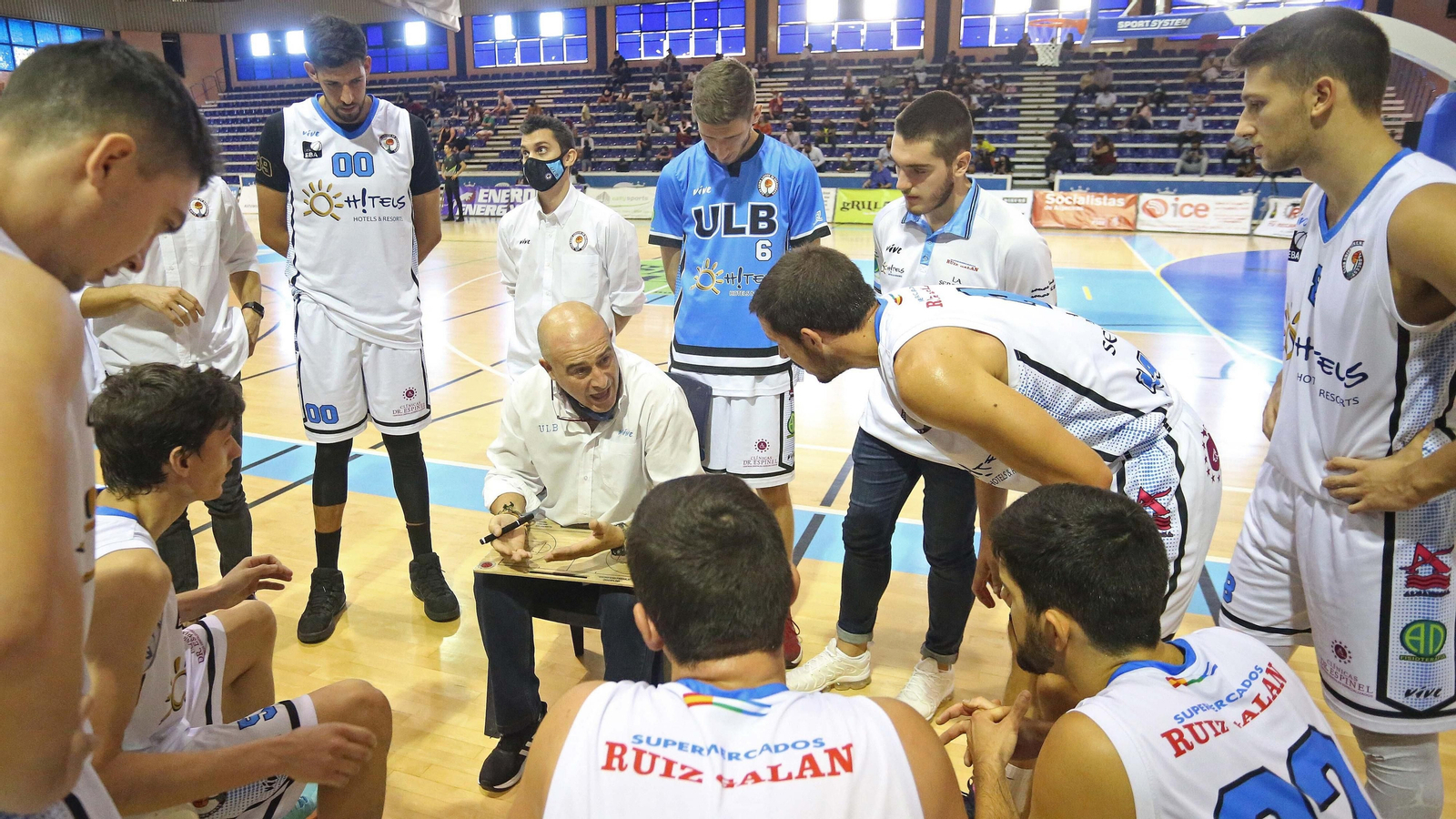 Las mejores fotos del UDEA - ULB de la Copa Diputación