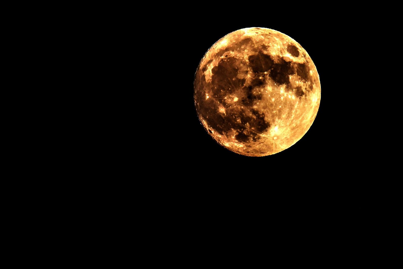 El fenómeno de la superluna se repite esta noche
