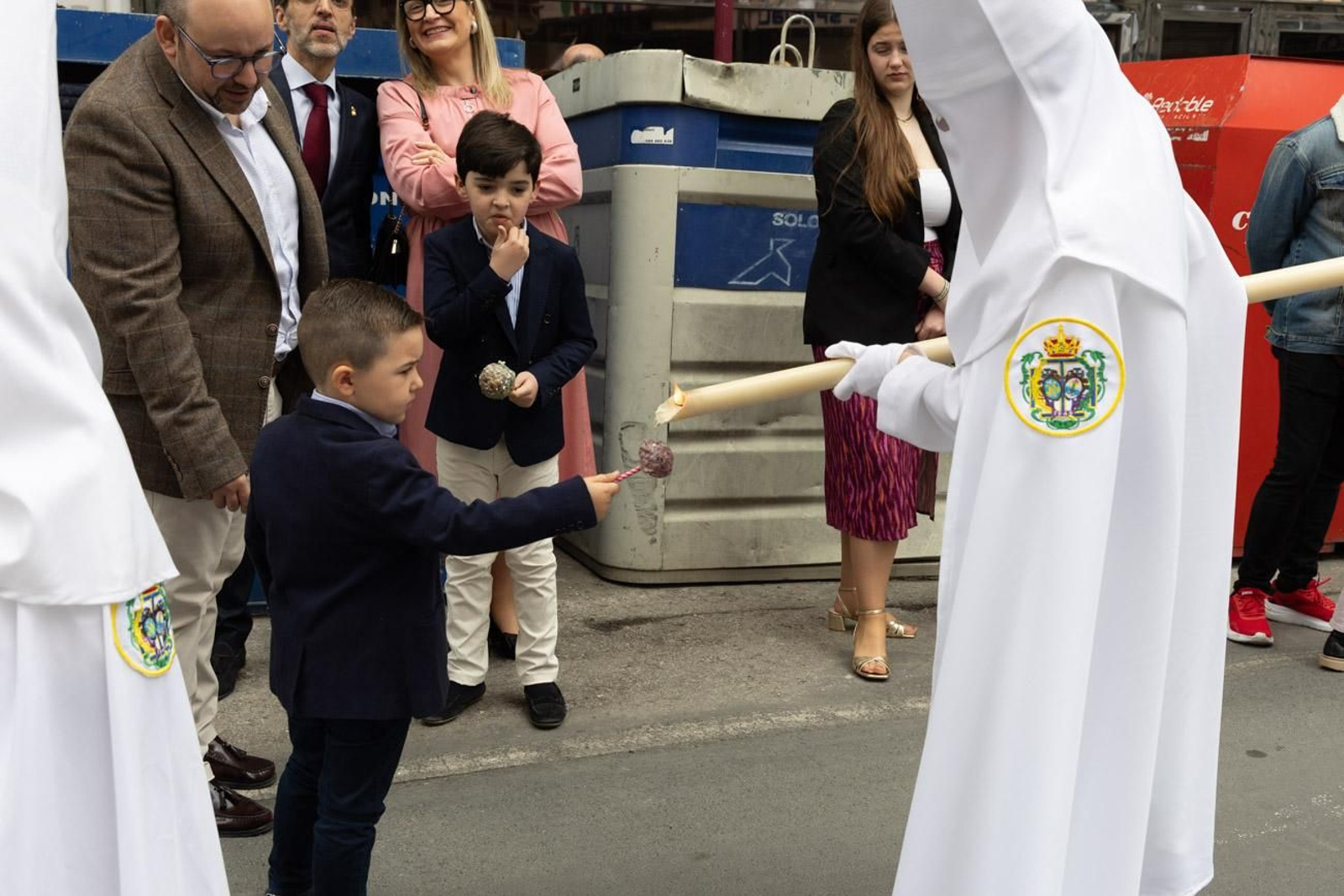 Los jiennenses se echan a la calle para presenciar la primera de las procesiones de la jornada: la Borriquilla (I)