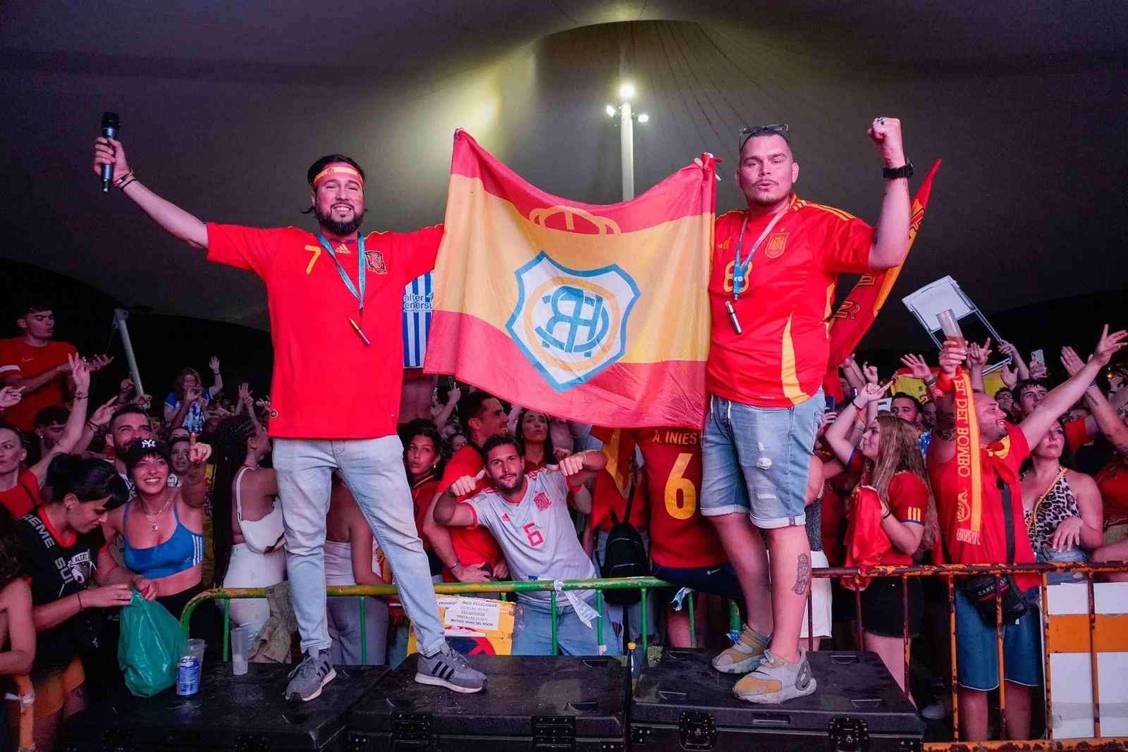 Imágenes del ambiente durante la final de la Eurocopa entre España e Inglaterra Imágenes del ambiente durante la final de la Eurocopa entre España e Inglaterra