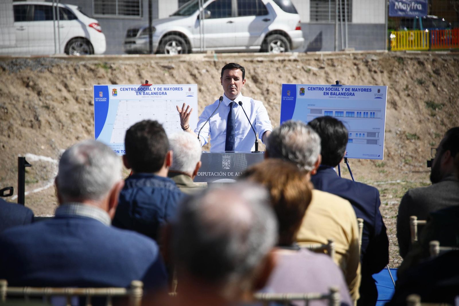 Las imágenes de la primera piedra del Centro de mayores en Balanegra