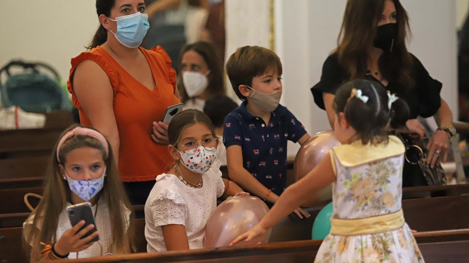 Fotos de la presentación de niños a la Virgen del Rosario en Los Barrios