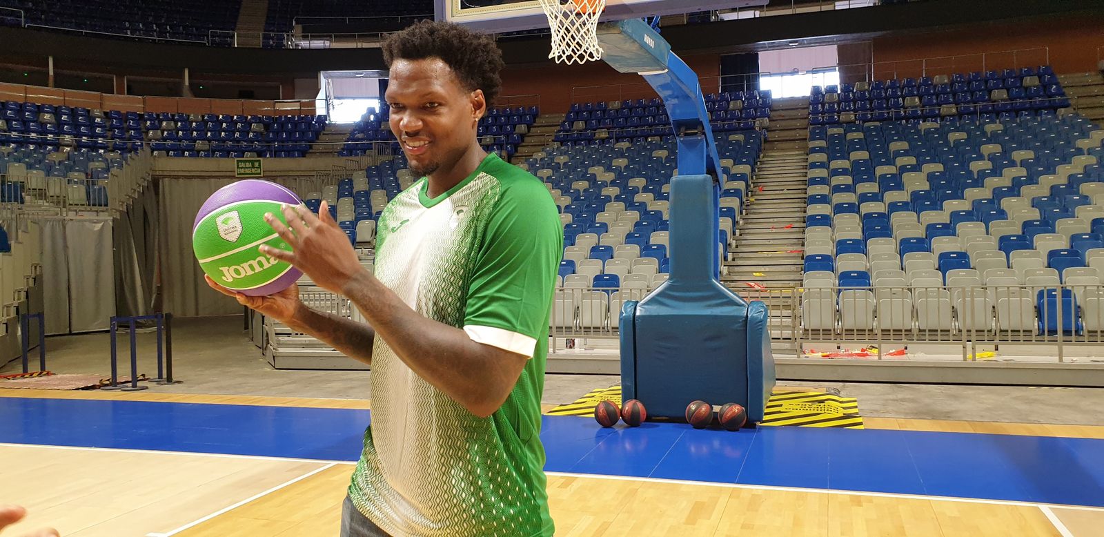La presentación de Deon Thompson con el Unicaja, en fotos