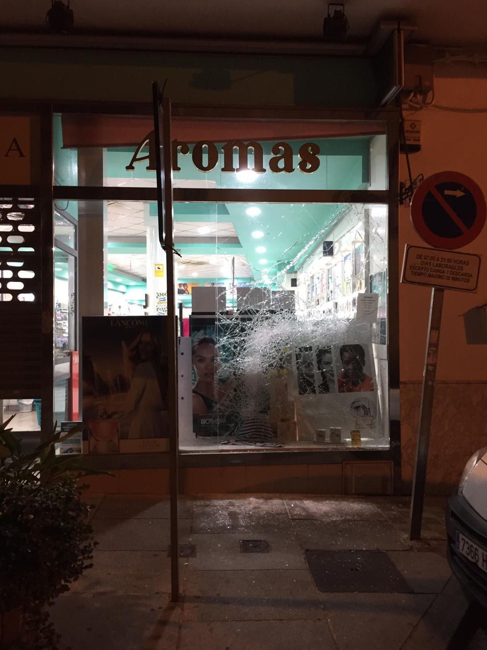 Imágenes de los robos en las perfumerías Aromas